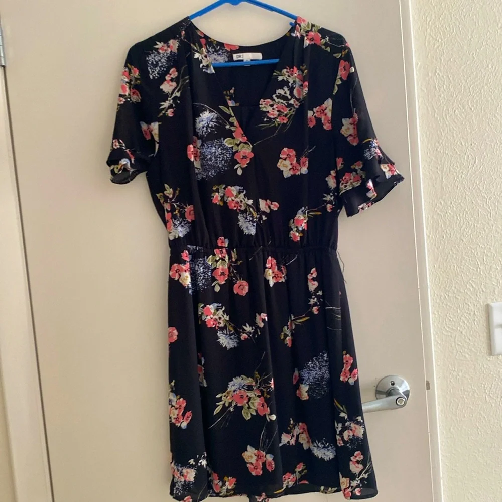 Women’s dress - Picture 1 of 4